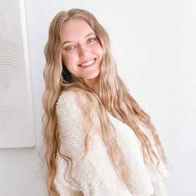 Angela Holm